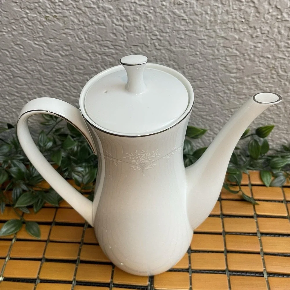 Vintage Noritake Whitebrook 6441 Coffee Pot White Platinum Trim Floral Lid Mint